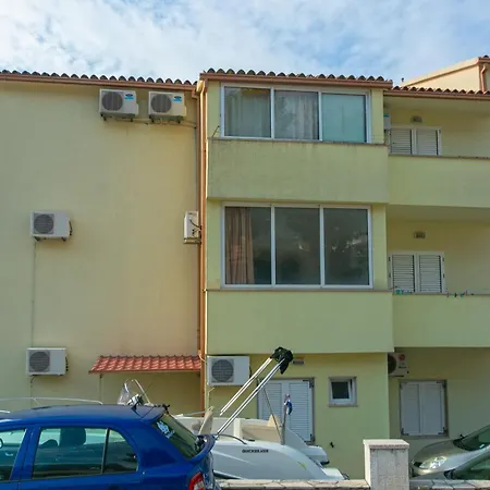 Apartment 2 *