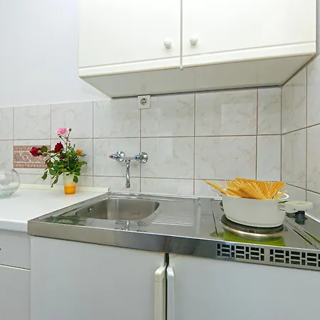 2 * Makarska
