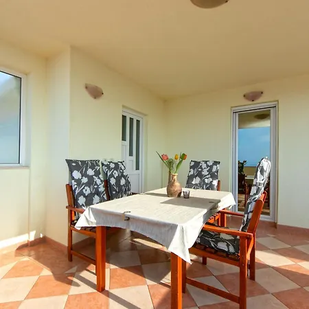2 * Makarska